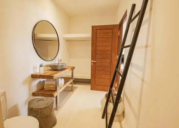 Luxury 2 Bedrooms Putih Pererenan