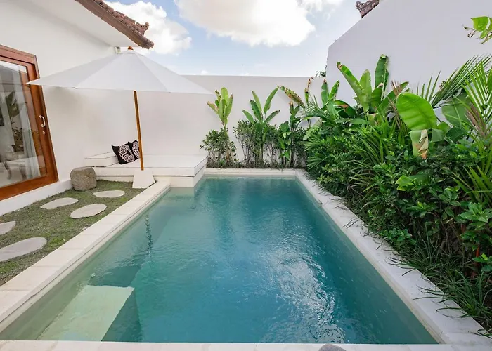 Luxury 2 Bedrooms Putih Pererenan *