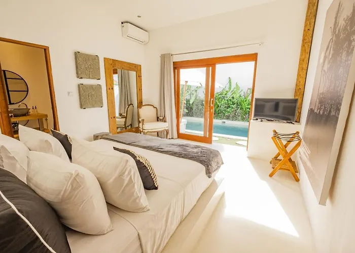 Luxury 2 Bedrooms Putih Pererenan *