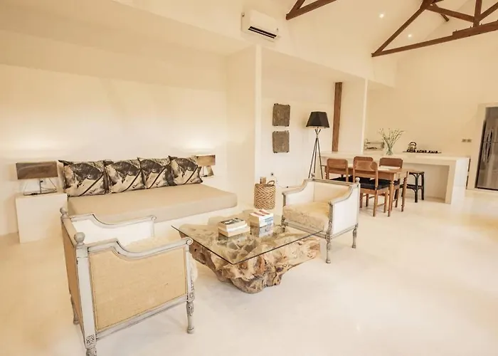 Luxury 2 Bedrooms Putih Pererenan * Canggu