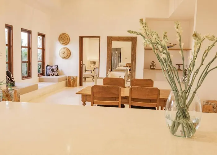 Luxury 2 Bedrooms Putih Pererenan Villa