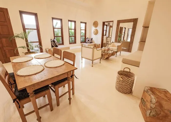 Luxury 2 Bedrooms Putih Pererenan Villa Canggu