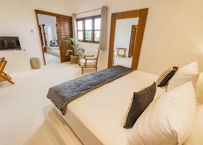 Villa Luxury 2 Bedrooms Putih Pererenan *