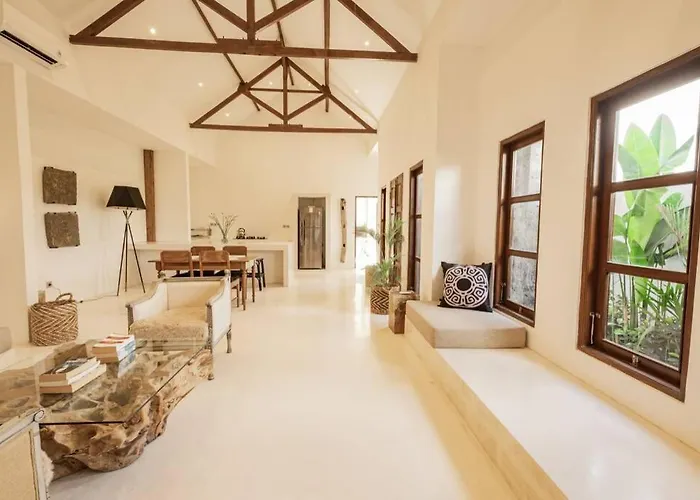Luxury 2 Bedrooms Putih Pererenan Villa