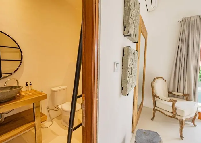 Luxury 2 Bedrooms Putih Pererenan