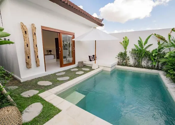 Luxury 2 Bedrooms Putih Pererenan *