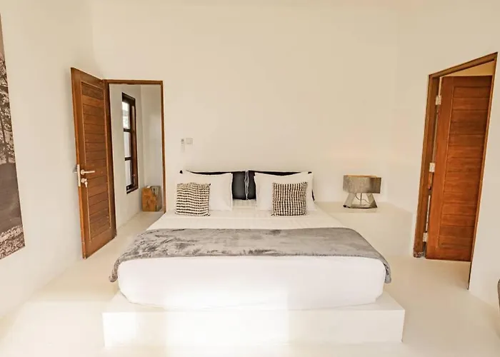 Luxury 2 Bedrooms Putih Pererenan