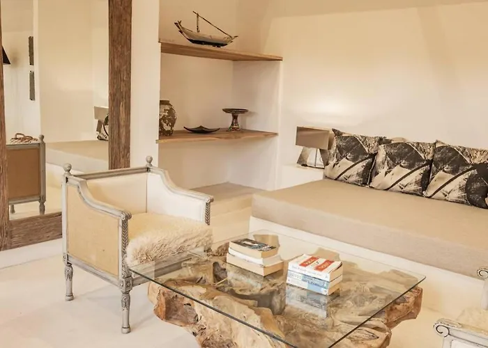 Luxury 2 Bedrooms Putih Pererenan Villa *